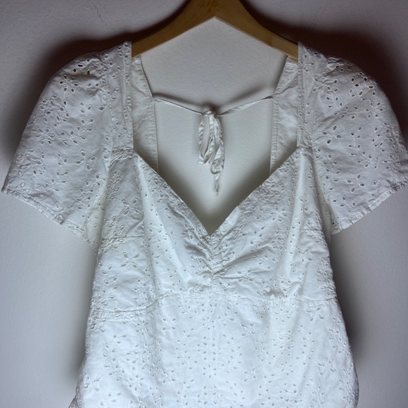 Abercrombie & Fitch White Delicate Short Sleeve Lace Blouse - XL - Bridal NWOT - Picture 2 of 7